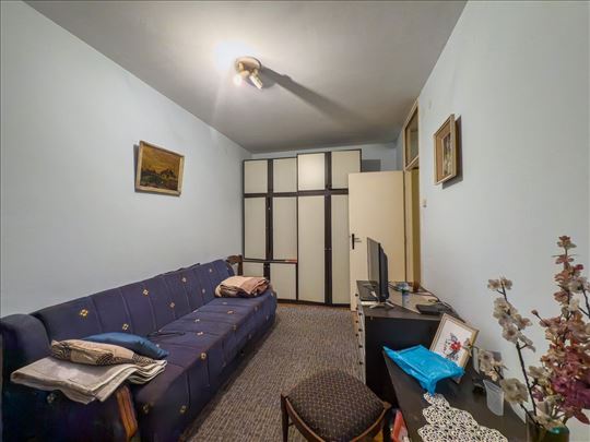 Blok 63, uknjižen dvoiposoban stan