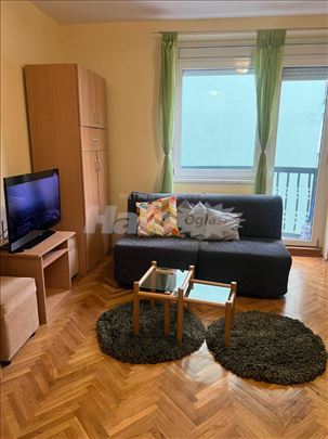 Izdajem garsonjeru u Zeleznickoj ulici