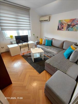 Izdajem nameštenu garsonjeru