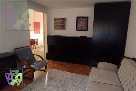 Odličan jednoiposoban stan u Višnjičkoj banji