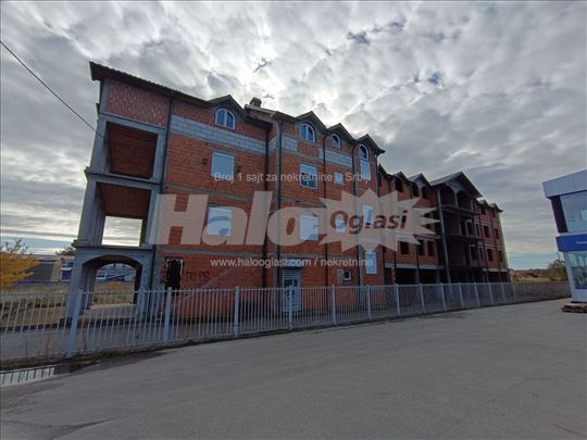 Plac 105a + dve kuće (600+800m2)