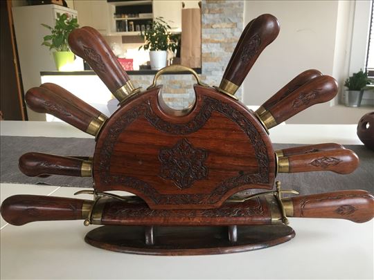 Set noževa -Ružino drvo