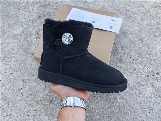 UGG Mini Bailey Button, Black; Nove Ugg Crne Cizme