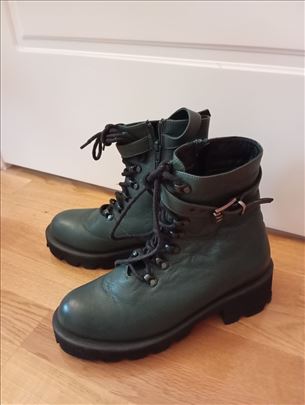 Bueno kožne čizmice 41 broj