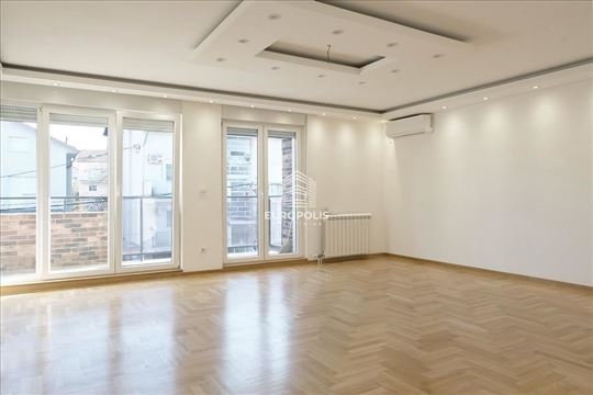 Četvorosoban stan sa 2 parking mesta ID#8632