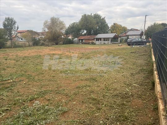 Izdaje se plac, Zeleznik