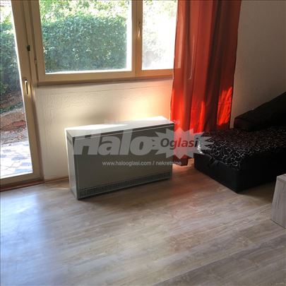 Izdajem Kucu 80 m2 stari tip na Zvezdari 