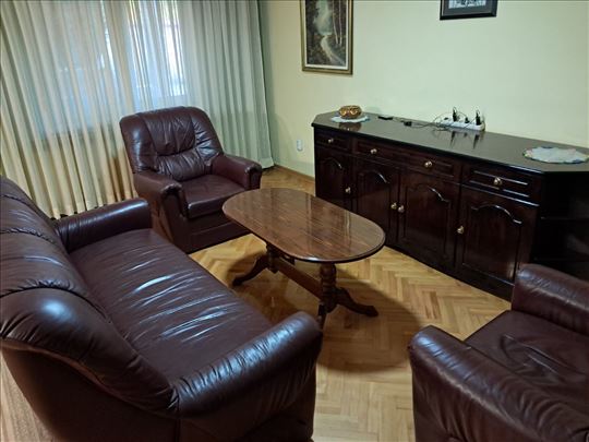 Izdavanje komforne sobe za dve studentknije