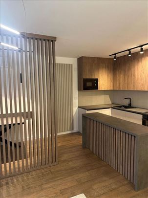 Luksuzan stan na Vračaru – Crveni krst