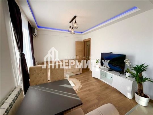 Lux stan na udobnoj lokaciji!