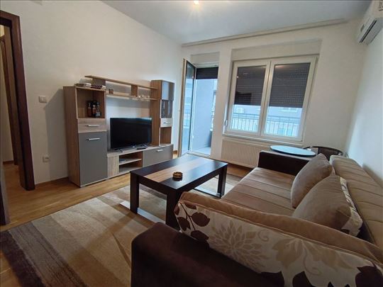 Odmah useljiv stan u Centru