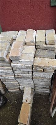 Prodajem staru rustičnu ciglu.
