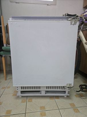 Prodajem ugradni frižider Candy 