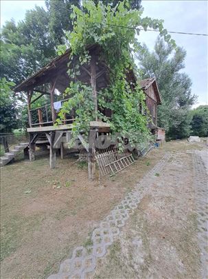 Prodajem vikendicu Dunavac 1272