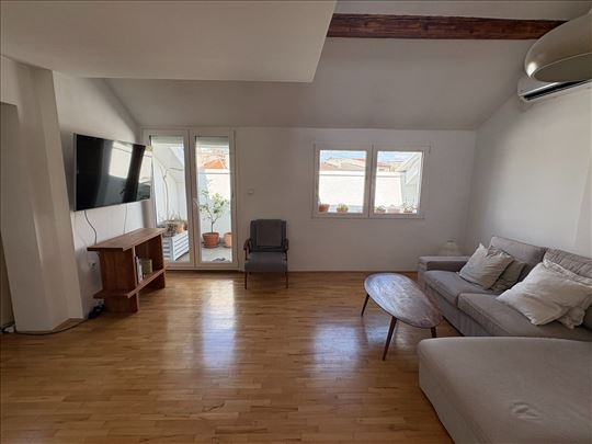 Profesorska kolonija, Ljubomira Stojanovića 80m2