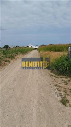 Stara Pazova, Stari Banovci, plac 10,68 ari