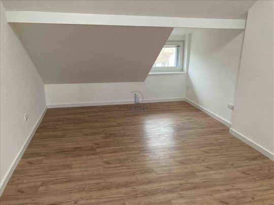 Železnik, Dom zdravlja, 52 m2