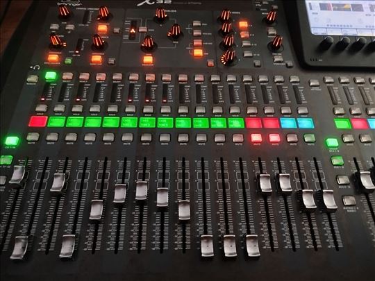 Berhinger X32 (powered by MIDAS), 32 kanala