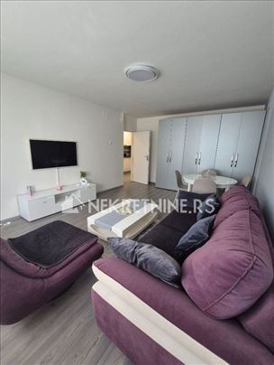 Blok 34,potpuno renoviran jednoiposoban stan ID#18