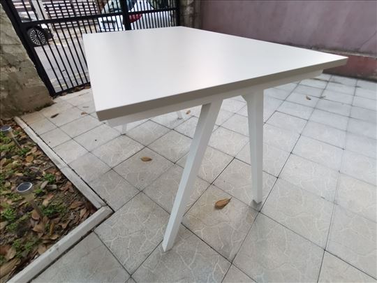 Ikea trotten radni sto