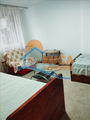 Izdaje se stan na Bulevaru Nemanjića!