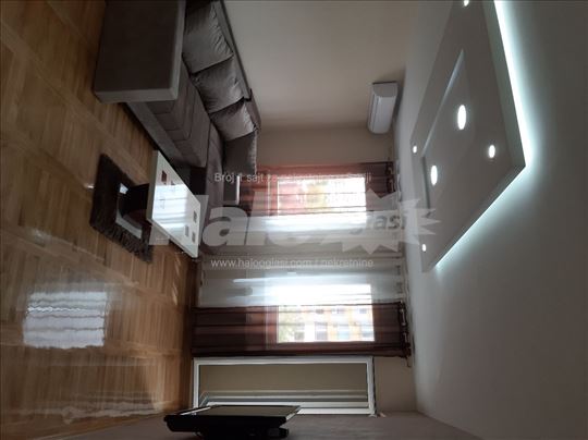 Izdajem stan kod Arene 53 m2