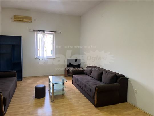 Izdajem stan u Zemun Polju