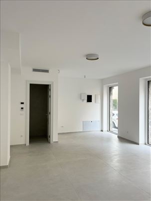 Old Town Regency / ulični lokal / 43m2 /