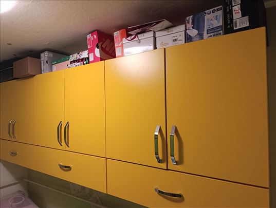 Ormar dimenzije 2.5m x 80cmx 33cm