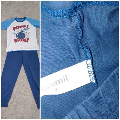 Osam kompleta dečijih pidžama i donji veš