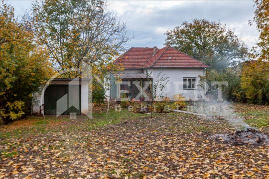 Porodična kuća 105m2, garaža 15m2, plac 500m2, Ale