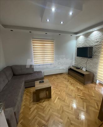 Prodaja uknjizenog i namestenog stana Zlatibor