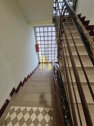 Salonski stan 120m2, top lokacija poslovni prostor