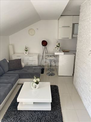 Stan na Banjici 41 m/2