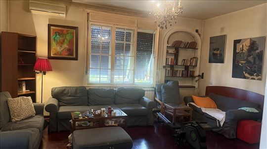 Strahinjića Bana, petosoban, salonski