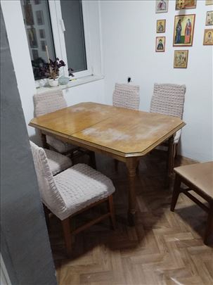 Trpezarijski sto sa stolicama od punog drveta