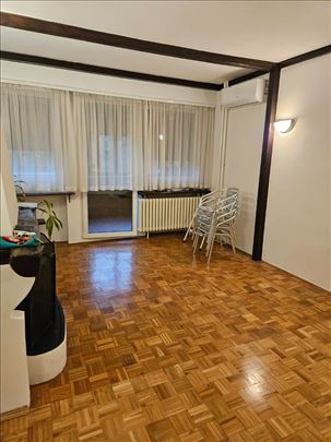 Učiteljsko naselje-Beoshoping centar, 50m2