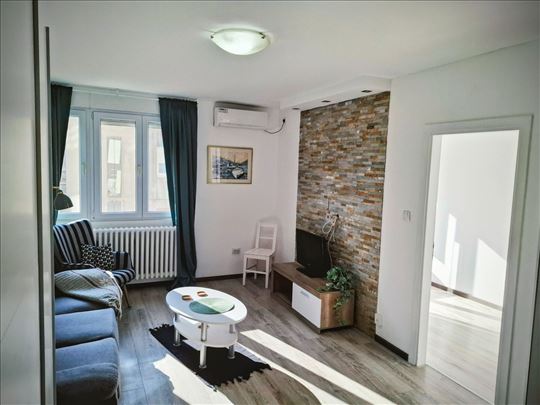 Banjica,Paunova,dvosoban ,odlican