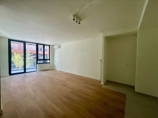 Beograd na vodi, BW Sensa, 3.0.LUX, Useljiv