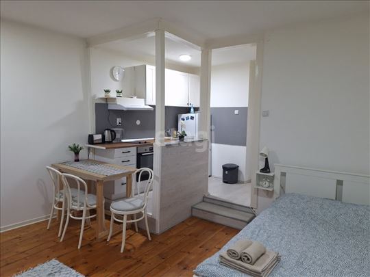 Garsonjera u srcu Zemuna – odlična investicija !