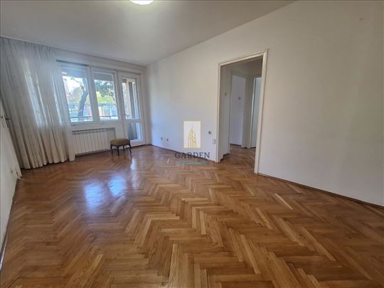 Gradska bolnica, trosoban, mogućnost posl. prostor