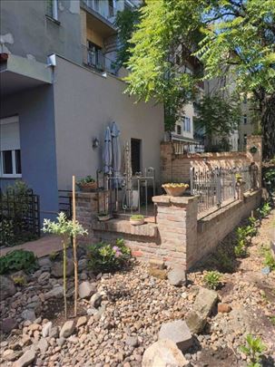 Izdaje Se Trosoban Stan – Trg Republike, Centar No