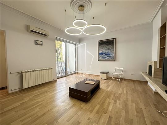 Jedinstven salonac u srcu Vračara , mereno 108 m2 