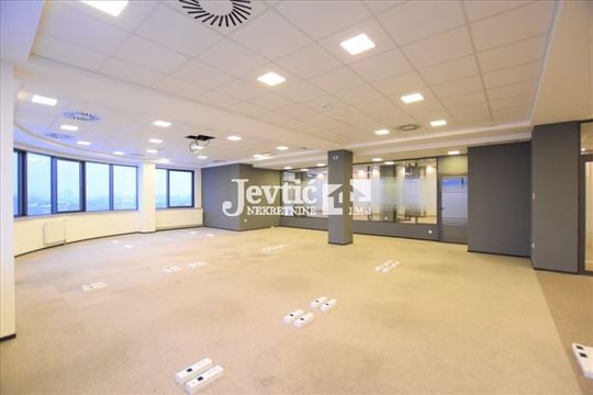 Kancelarije u poslovnoj zgradi na Novom Beogradu 