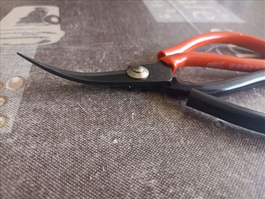 Krive makaze za sečenje guma