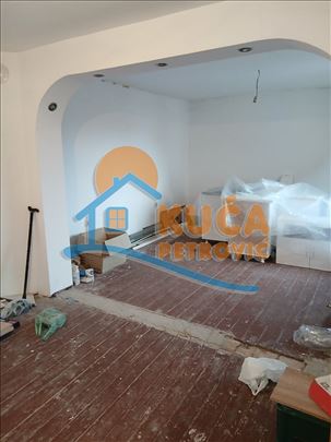 Kuća 90m2, u blizini autobuske stanice