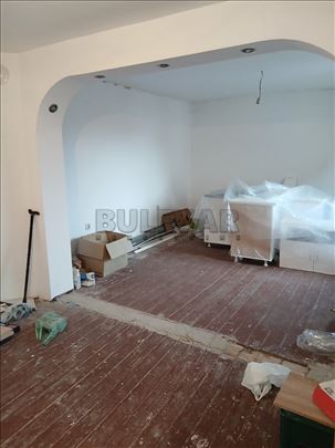 Kuća 90m2, u blizini autobuske stanice