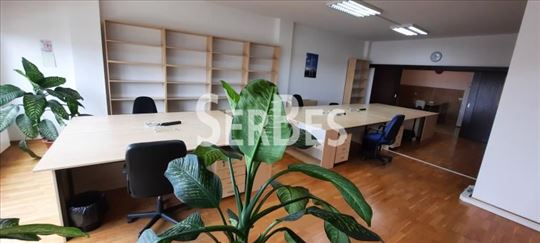 Lux poslovni prostor 210m2 na Bulevaru oslobođenja