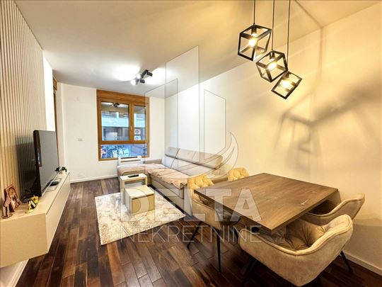 Moderan stan sa garažnim mestom, na Bulevaru