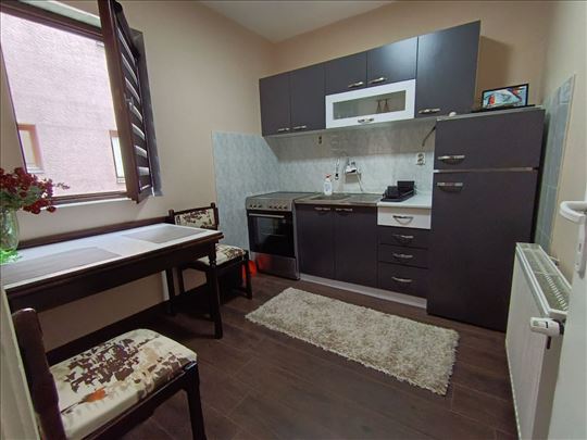 Moderno opremljen stan Centar!